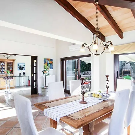Llop Villa